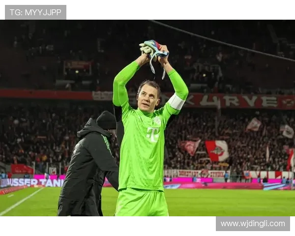 诺伊尔本赛季德甲表现稳健，门神状态持续提升