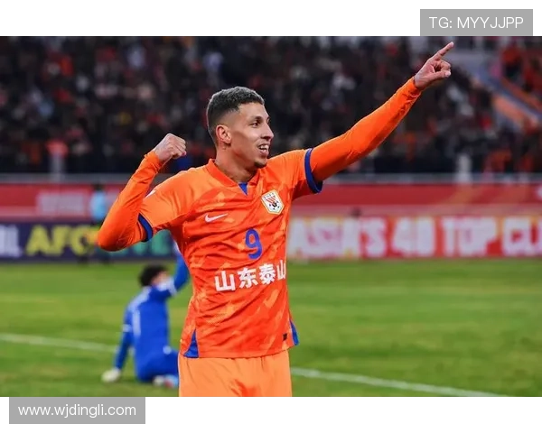 山东泰山进攻依赖克雷桑,球队体系稳定性面临考验,对赛季走势形成制约 山东泰山进攻依赖克雷桑,球队体系稳定性面临考验,对赛季走势形成制约